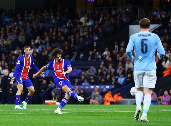 Vitinha of Paris Saint Germain scores a goal to make it 0-3 Manchester City v Paris Saint-Germain, UEFA Champions League, Football, Etihad Stadium, Manchester, UK - 14 Oct 2026Manchester Etihad Stadium United Kingdom  Copyright: xMattxWest Shutterstockx 17216000ab