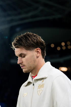 14.10.2026: Champions League, 2. Spieltag, Å K Slovan Bratislava vs. VfB Stuttgart im Å tadion Tehelnà pole Narodný futbalový Å¡tadion Ramon Hendriks (VfB) einlaufen WICHTIGER HINWEIS: Gemäß den Vorgaben des DFB und der DFL ist es untersagt, in dem Stadion und oder vom Spiel angefertigte Fotoaufnahmen in Form von Sequenzbildern und oder videoähnlichen Fotostrecken zu verwerten bzw. verwerten zu lassen. Copyright: xJordyxFourgonx
