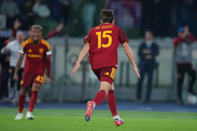 Roma’s Marten de Roon celebrates after scoring during the UEFA Champions League Phase - Matchday 2 soccer match between AS Roma and Real Madrid at the Rome s Olympic stadium, Italy - Wednesday October 14, 2026 - Soccer ( Photo by Alfredo Falcone LaPresse )  Copyright: xAlfredoxFalcone LaPressex