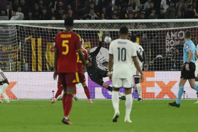 Roma’s Marten de Roon goal 1-0 during the Uefa Champions League soccer match between AS Roma and Real Madrid at the Olympic Stadium in Rome, Italy - Wednesday, October 14, 2026. - Soccer .  Copyright: xFabrizioxCorradetti LaPressex