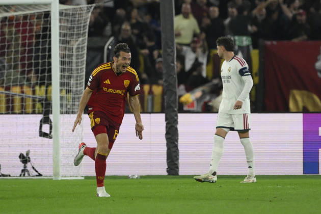Roma’s Marten de Roon celebrates after scoring the goal 1-0 during the Uefa Champions League soccer match between AS Roma and Real Madrid at the Olympic Stadium in Rome, Italy - Wednesday, October 14, 2026. - Soccer .  Copyright: xFabrizioxCorradetti LaPressex