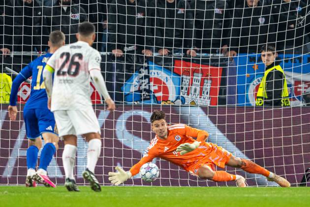 Dominik Takac catches the ball during UEFA Champions league match , SK Slovan Bratislava - VFB Stuttgart , 14. october 2026, Tehelne pole Stadium, Bratislava, Slovakia Copyright: xMICHALxFAJT,ZOSPORTU.SKx MAJ_1212