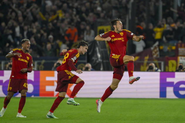 Roma’s Marten de Roon celebrates after scoring the goal 1-0 during the Uefa Champions League soccer match between AS Roma and Real Madrid at the Olympic Stadium in Rome, Italy - Wednesday, October 14, 2026. - Soccer .  Copyright: xFabrizioxCorradetti LaPressex