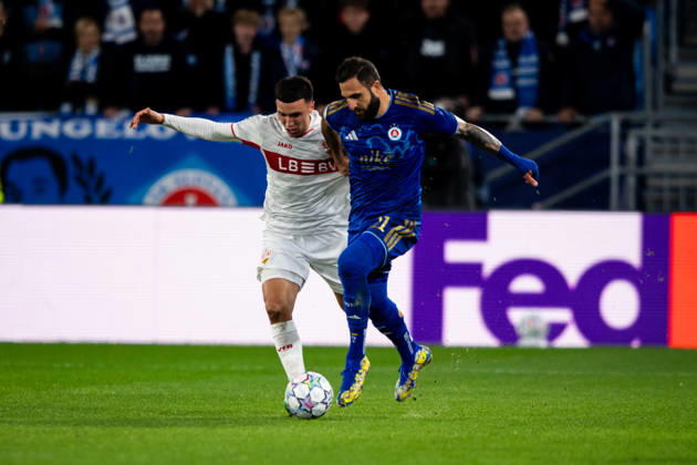 14.10.2026: Champions League, 2. Spieltag, Å K Slovan Bratislava vs. VfB Stuttgart im Å tadion TehelnÃ pole NarodnÃ½ futbalovÃ½ Å¡tadion Bilal El Khannouss (VfB) gegen Tigran Barseghyan (Slovan) im Zweikampf WICHTIGER HINWEIS: Gemäß den Vorgaben des DFB und der DFL ist es untersagt, in dem Stadion und oder vom Spiel angefertigte Fotoaufnahmen in Form von Sequenzbildern und oder videoähnlichen Fotostrecken zu verwerten bzw. verwerten zu lassen. Copyright: xJordyxFourgonx