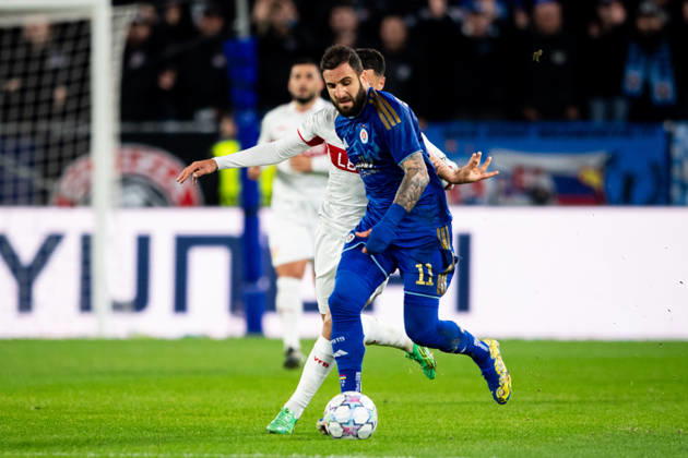 14.10.2026: Champions League, 2. Spieltag, Å K Slovan Bratislava vs. VfB Stuttgart im Å tadion TehelnÃ pole NarodnÃ½ futbalovÃ½ Å¡tadion Bilal El Khannouss (VfB) gegen Tigran Barseghyan (Slovan) im Zweikampf WICHTIGER HINWEIS: Gemäß den Vorgaben des DFB und der DFL ist es untersagt, in dem Stadion und oder vom Spiel angefertigte Fotoaufnahmen in Form von Sequenzbildern und oder videoähnlichen Fotostrecken zu verwerten bzw. verwerten zu lassen. Copyright: xJordyxFourgonx