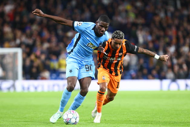 UEFA Champions League - Shakhtar Donetsk vs AEK Athens FC - Zini of AEK Athens FC in action against Newertton of Shakhtar Donetsk during the UEFA Champions League phase Matchday 2 soccer match between Shakhtar Donetsk vs AEK Athens FC in Stamford Bridge, London, UK, on 13 October 2026. IMAGO ONE INCH PRODUCTIONS LONDON UK Copyright: xONExINCHxPRODUCTIONSx 7122983