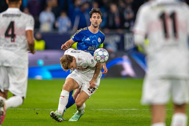 Finn Jeltsch in a battle with Andraz Sporar during UEFA Champions league match , SK Slovan Bratislava - VFB Stuttgart , 14. october 2026, Tehelne pole Stadium, Bratislava, Slovakia Copyright: xMICHALxFAJT,ZOSPORTU.SKx MAJ_1473