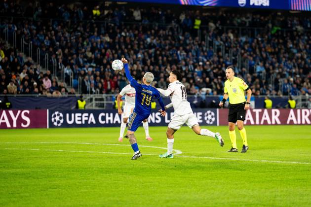 14.10.2026: Champions League, 2. Spieltag, Å K Slovan Bratislava vs. VfB Stuttgart im Å tadion TehelnÃ pole NarodnÃ½ futbalovÃ½ Å¡tadion Cristian Martinez (Slovan) mit Bilal El Khannouss (VfB) WICHTIGER HINWEIS: Gemäß den Vorgaben des DFB und der DFL ist es untersagt, in dem Stadion und oder vom Spiel angefertigte Fotoaufnahmen in Form von Sequenzbildern und oder videoähnlichen Fotostrecken zu verwerten bzw. verwerten zu lassen. Copyright: xJordyxFourgonx