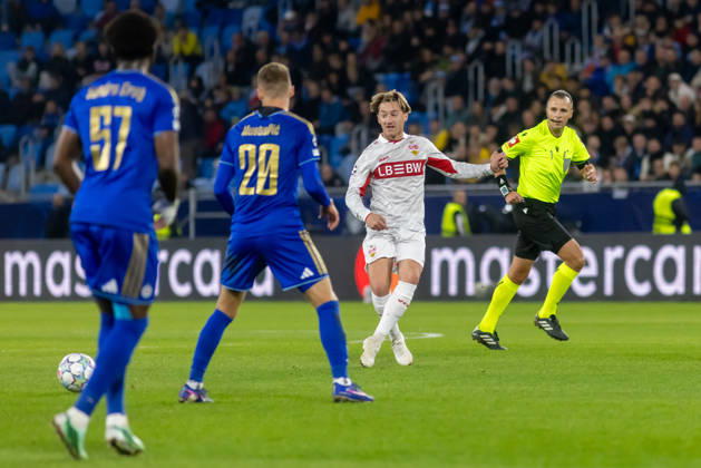 Angelo Stiller of VfB Stuttgart seen during UEFA Champions league League phase game between teams of SK Slovan Bratislava and VfB Stuttgart (Dominika Kortvelyesiova Ball Raw Images) Bratislava Tehelne Pole stadium Slovakia Copyright: xDominikaxKortvelyesiovax DKR_1054