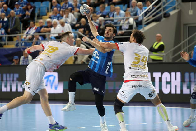Plock 14.10.2026 Liga mistrzow pilka reczna mezczyzn faza grupowa sezon 2026 27 --- Group phase mens handball EHF Champions League Orlen Wisla Plock - HC Vardar 1961 Skopje Wiktor Jankowski Gergo Fazekas Joao Pedro Francisco da Silva Fot. Marcin Solarz FotoPyK NEWSPIX.PL --- newspix.pl 