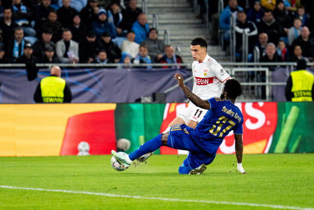 14.10.2026: Champions League, 2. Spieltag, Å K Slovan Bratislava vs. VfB Stuttgart im Å tadion TehelnÃ pole NarodnÃ½ futbalovÃ½ Å¡tadion Tackle, Grätsche von Sandro Cruz (Slovan) gegen Bilal El Khannouss (VfB) WICHTIGER HINWEIS: Gemäß den Vorgaben des DFB und der DFL ist es untersagt, in dem Stadion und oder vom Spiel angefertigte Fotoaufnahmen in Form von Sequenzbildern und oder videoähnlichen Fotostrecken zu verwerten bzw. verwerten zu lassen. Copyright: xJordyxFourgonx
