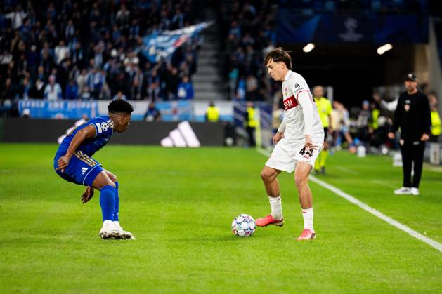 14.10.2026: Champions League, 2. Spieltag, Å K Slovan Bratislava vs. VfB Stuttgart im Å tadion TehelnÃ pole NarodnÃ½ futbalovÃ½ Å¡tadion Leo Sauer (VfB) im Dribbling WICHTIGER HINWEIS: Gemäß den Vorgaben des DFB und der DFL ist es untersagt, in dem Stadion und oder vom Spiel angefertigte Fotoaufnahmen in Form von Sequenzbildern und oder videoähnlichen Fotostrecken zu verwerten bzw. verwerten zu lassen. Copyright: xJordyxFourgonx