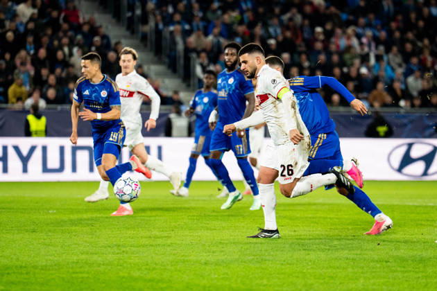 14.10.2026: Champions League, 2. Spieltag, Å K Slovan Bratislava vs. VfB Stuttgart im Å tadion TehelnÃ pole NarodnÃ½ futbalovÃ½ Å¡tadion Deniz Undav (VfB) am Ball WICHTIGER HINWEIS: Gemäß den Vorgaben des DFB und der DFL ist es untersagt, in dem Stadion und oder vom Spiel angefertigte Fotoaufnahmen in Form von Sequenzbildern und oder videoähnlichen Fotostrecken zu verwerten bzw. verwerten zu lassen. Copyright: xJordyxFourgonx