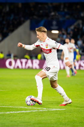 14.10.2026: Champions League, 2. Spieltag, Å K Slovan Bratislava vs. VfB Stuttgart im Å tadion TehelnÃ pole NarodnÃ½ futbalovÃ½ Å¡tadion Chris Führich (VfB) am Ball im Dribbling WICHTIGER HINWEIS: Gemäß den Vorgaben des DFB und der DFL ist es untersagt, in dem Stadion und oder vom Spiel angefertigte Fotoaufnahmen in Form von Sequenzbildern und oder videoähnlichen Fotostrecken zu verwerten bzw. verwerten zu lassen. Copyright: xJordyxFourgonx
