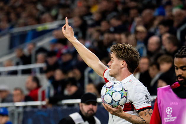 14.10.2026: Champions League, 2. Spieltag, Å K Slovan Bratislava vs. VfB Stuttgart im Å tadion TehelnÃ pole NarodnÃ½ futbalovÃ½ Å¡tadion Ramon Hendriks (VfB) beim Einwurf WICHTIGER HINWEIS: Gemäß den Vorgaben des DFB und der DFL ist es untersagt, in dem Stadion und oder vom Spiel angefertigte Fotoaufnahmen in Form von Sequenzbildern und oder videoähnlichen Fotostrecken zu verwerten bzw. verwerten zu lassen. Copyright: xJordyxFourgonx