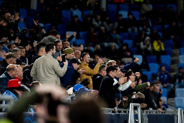 14.10.2026: Champions League, 2. Spieltag, Å K Slovan Bratislava vs. VfB Stuttgart im Å tadion TehelnÃ pole NarodnÃ½ futbalovÃ½ Å¡tadion Tor zum 0:2 hier der Jubel von den Stuttgarter Fans WICHTIGER HINWEIS: Gemäß den Vorgaben des DFB und der DFL ist es untersagt, in dem Stadion und oder vom Spiel angefertigte Fotoaufnahmen in Form von Sequenzbildern und oder videoähnlichen Fotostrecken zu verwerten bzw. verwerten zu lassen. Copyright: xJordyxFourgonx