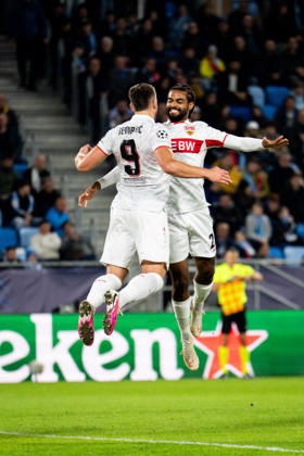14.10.2026: Champions League, 2. Spieltag, Å K Slovan Bratislava vs. VfB Stuttgart im Å tadion Tehelnà pole Narodný futbalový Å¡tadion Tor zum 0:3 durch Ermedin Demirović (VfB) hier im Jubel mit Lorenz Assignon (VfB) WICHTIGER HINWEIS: Gemäß den Vorgaben des DFB und der DFL ist es untersagt, in dem Stadion und oder vom Spiel angefertigte Fotoaufnahmen in Form von Sequenzbildern und oder videoähnlichen Fotostrecken zu verwerten bzw. verwerten zu lassen. Copyright: xJordyxFourgonx