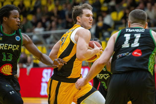 Croatia, Split, 14.10.2026. KK Split basketball hall. Basketball match FIBA ‹‹Europe Cup, KK Split - BC Trepca. In the photo: Trenton McLaughlin, James Graham. Photo: Tom Dubravec CROPIX Split CROATIA Copyright: xxTomxDubravecx split_trepca29-141026