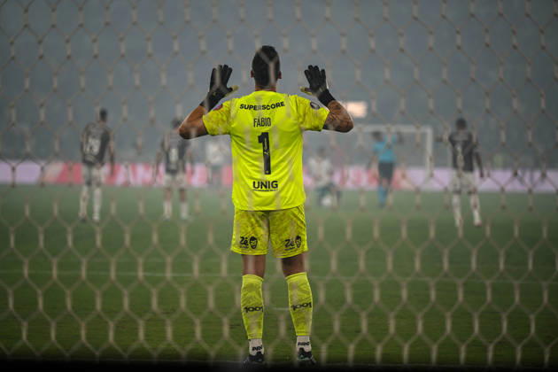 Fluminense x Palmeiras RIO DE JANEIRO, RJ - 14.10.2026: FLUMINENSE X PALMEIRAS - Fábio during the match between Fluminense and Palmeiras, valid for the semifinal of the CONMEBOL Libertadores 2026, held at the Maracanã stadium, on the night of this Wednesday (14), in Rio de Janeiro, RJ. (Photo: Celso Pupo Fotoarena) x3032001x  CelsoxPupo