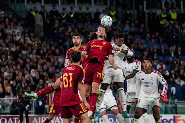 SOCCER - UEFA Champions League - AS Roma vs. Real Madrid Photo by IPA ABACAPRESS.COM89697316 - Endrick of Real Madrid and Marten de Roon of AS Roma during the AS Roma vs. Real Madrid UEFA Champions League soccer match in Rome, Italy, on October 14, 2026 Rome Italy  Copyright: xIPAxSport ABACAx