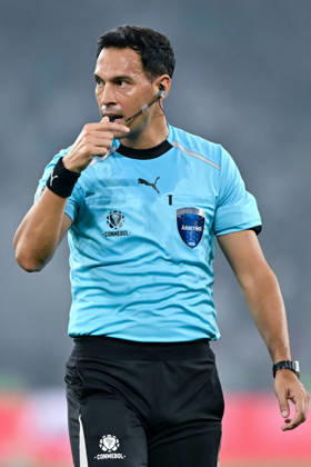 RIO DE JANEIRO, BRAZIL - OCTOBER 14: The Referee Facundo Tello looks on during the Copa CONMEBOL Libertadores 2026 match between Fluminense and Palmeiras at Maracana on October 14, 2026 in Rio de Janeiro, Brazil (Photo by Nayra Halm Sports Press Photo SPP) Copyright: xSportsxPressxPhotox Sportspressphoto_SPR256702