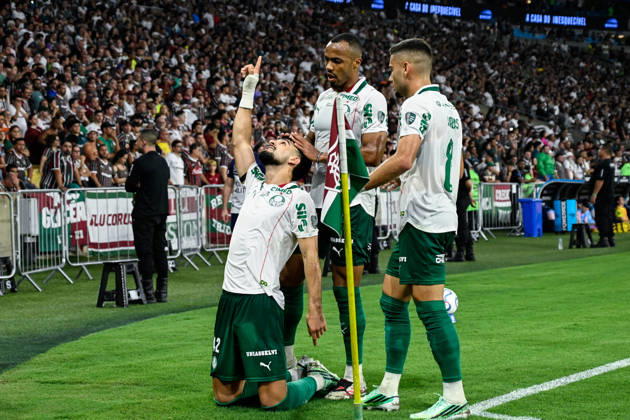 RIO DE JANEIRO, BRAZIL - OCTOBER 14: Jose Manuel Lopez of Palmeiras celebrates after scoring the team s first goal with teammates during the Copa CONMEBOL Libertadores 2026 match between Fluminense and Palmeiras at Maracana on October 14, 2026 in Rio de Janeiro, Brazil (Photo by Andre Ricardo Sports Press Photo SPP) Copyright: xSportsxPressxPhotox Sportspressphoto_SPR256710