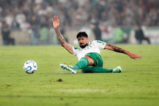 Fluminense v Palmeiras - Copa Libertadores 2026 RIO DE JANEIRO, BRAZIL - OCTOBER 14: Alex Barboza of Palmeiras in action during the CONMEBOL Libertadores semifinal first-leg match between Fluminense and Palmeiras at Maracana Stadium on October 14, 2026 in Rio de Janeiro, Brazil. Copyright: xRPxFotoPressxCrizamxFrancax