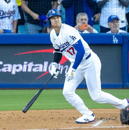October 14, 2026, Los Angeles, California, USA: Los Angeles Dodgers SHOHEI OHTANI hits a fly ball to left field the second inning against the Milwaukee Brewers in Game 3 of the National League Championship Series against the Milwaukee Brewers at Dodgers Stadium in Los Angeles. Los Angeles USA - ZUMAa60_ 20261014_zaf_a60_009 Copyright: xArmandoxArorizox