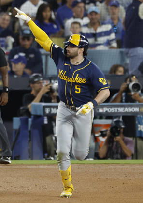 Milwaukee Brewers Garrett Mitchell (5) runs the bases after hitting a solo home run against the the Los Angeles Dodgers in the seventh inning of the MLB, Baseball Herren, USA National League Championship Series playoffs at Dodger Stadium in Los Angeles, California, on Wednesday, October 14, 2026.  LAP20261014728 CAROLINExBREHMAN