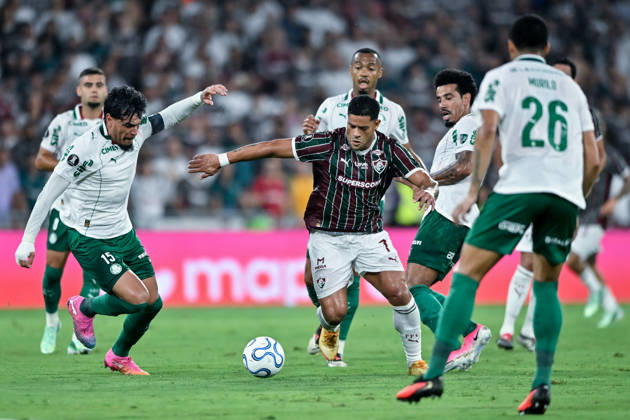 RIO DE JANEIRO, BRAZIL - OCTOBER 14: Hulk of Fluminense (C) runs with the ball under pressure from Gustavo Gomez of Palmeiras (L) and Lucas Evangelista of Palmeiras (R) during the Copa CONMEBOL Libertadores 2026 match between Fluminense and Palmeiras at Maracana on October 14, 2026 in Rio de Janeiro, Brazil (Photo by Nayra Halm Sports Press Photo SPP) Copyright: xSportsxPressxPhotox Sportspressphoto_SPR256788