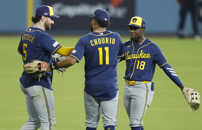 Milwaukee Brewers outfielders Garrett Mitchell (5), Jackson Chourio (11) and Luis Lara (18) celebrate after the Brewers defeated the Los Angeles Dodgers 6-2 in game three of the MLB, Baseball Herren, USA National League Championship Series playoffs at Dodger Stadium in Los Angeles, California, on Wednesday, October 14, 2026. The Brewers have a 3-0 lead in the best-of-seven series.  LAP20261014746 CAROLINExBREHMAN