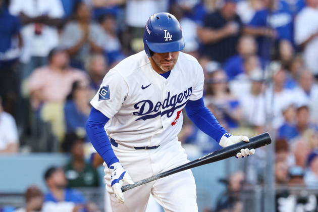 MLB, Baseball Herren, USA NLCS Game 3 - Los Angeles Dodgers vs Milwaukee Brewers Dodgers first baseman Freddie Freeman (5) reacts after striking out in the third inning of game 3 of the National League Championship Series between the Los Angeles Dodgers and the Milwaukee Brewers at Uniqlo Field in Dodger Stadium in Los Angeles, California, USA, 14 October 2026. LOS ANGELES CALIFORNIA United States  Copyright: xCHRISxTORRESx