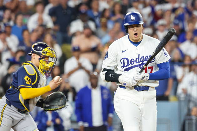 MLB, Baseball Herren, USA NLCS Game 3 - Los Angeles Dodgers vs Milwaukee Brewers Dodgers designated hitter Shohei Ohtani (17) reacts after getting a walk in the sixth inning of game 3 of the National League Championship Series between the Los Angeles Dodgers and the Milwaukee Brewers at Uniqlo Field in Dodger Stadium in Los Angeles, California, USA, 14 October 2026. LOS ANGELES CALIFORNIA United States  Copyright: xCHRISxTORRESx
