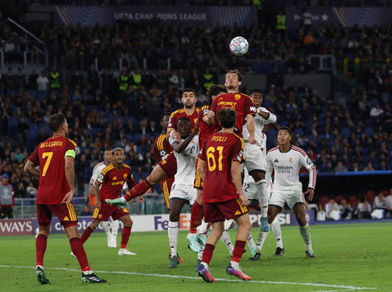 Europa Champions League 2026 27 between Roma vs Real Madrid Marten de Roon of AS Roma during the Champions League football match between AS Roma and FC Real Madrid at the Stadio Olimpico in Rome on October 14, 2026 Pictured: Roma stadio Olimpico Roma Italy Copyright: xFABIOxSASSOxFabioxSassox 2L8A8021