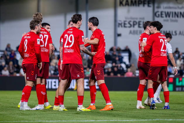 Die Spieler von SSV Jahn Regensburg jubelt ueber das Tor zum 0:1 durch Lucas Hermes (SSV Jahn Regensburg, 27) GER, SC Verl vs. SSV Jahn Regensburg, Fussball, 3. Liga, 9. Spieltag, Spielzeit 2026 2027, 14.10.2026 DFL Regulations prohibit any use of photographers as image sequences and or quasi-video. GER, SC Verl vs. SSV Jahn Regensburg, Fussball, 3. Liga, 9. Spieltag, Spielzeit 2026 2027, 14.10.2026 Verl Copyright: xEibner-Pressefoto JanxRollingerx EP_JSK