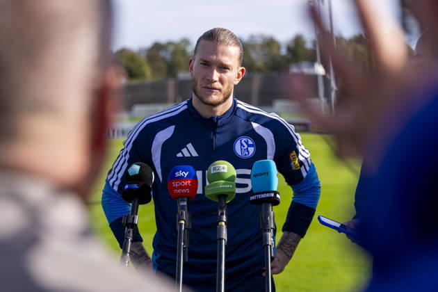 15.10.2026, Fussball, Training des FC Schalke 04. Medienrunde mit Torwart Loris Karius (FC Schalke 04). Gelsenkirchen Trainingsgelände FC Schalke 04 NRW Deutschland xRHR-FOTO YYx Copyright: RHR-FOTOx RHR-FOTO YY
