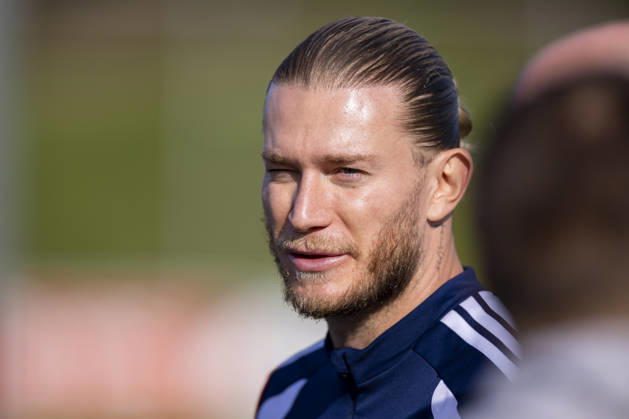 15.10.2026, Fussball, Training des FC Schalke 04. Medienrunde mit Torwart Loris Karius (FC Schalke 04). Gelsenkirchen Trainingsgelände FC Schalke 04 NRW Deutschland xRHR-FOTO YYx Copyright: RHR-FOTOx RHR-FOTO YY