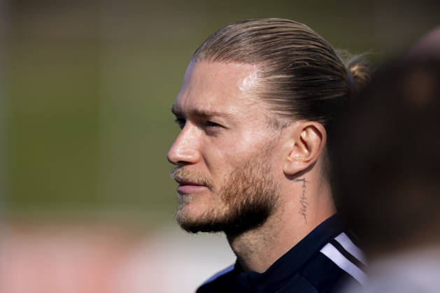 15.10.2026, Fussball, Training des FC Schalke 04. Medienrunde mit Torwart Loris Karius (FC Schalke 04). Gelsenkirchen Trainingsgelände FC Schalke 04 NRW Deutschland xRHR-FOTO YYx Copyright: RHR-FOTOx RHR-FOTO YY