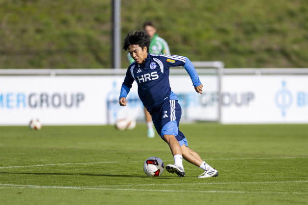15.10.2026, Fussball, Training des FC Schalke 04. Satoshi Tanaka (FC Schalke 04) trainiert individuell. Gelsenkirchen Trainingsgelände FC Schalke 04 NRW Deutschland xRHR-FOTO YYx Copyright: RHR-FOTOx RHR-FOTO YY