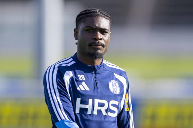 15.10.2026, Fussball, Training des FC Schalke 04. Junior Dina Ebimbe (FC Schalke 04). Gelsenkirchen Trainingsgelände FC Schalke 04 NRW Deutschland xRHR-FOTO YYx Copyright: RHR-FOTOx RHR-FOTO YY
