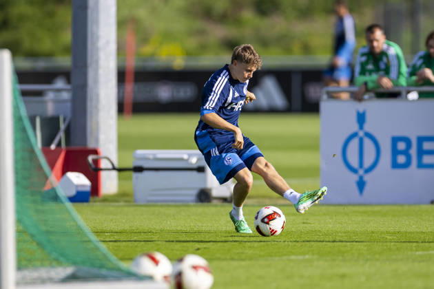 15.10.2026, Fussball, Training des FC Schalke 04. Luca Vozar (FC Schalke 04). Gelsenkirchen Trainingsgelände FC Schalke 04 NRW Deutschland xRHR-FOTO YYx Copyright: RHR-FOTOx RHR-FOTO YY
