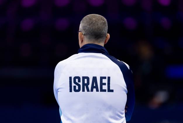 ROTTERDAM - An Israeli gymnastics coach during podium training at the World Championships in Ahoy Rotterdam. IRIS VAN DEN BROEK ANP xVIxANPxSportx xxANPxIVx 572515489 originalFilename: 572515489.jpg
