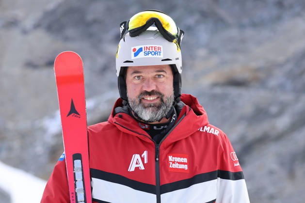 ALPINE SKIING - Ski Austria, training SOELDEN,AUSTRIA,15.OCT.26 - ALPINE SKIING - Ski Austria, giant slalom, training and qualification. Image shows head coach Johannes Zoechling (AUT).  GEPAxpictures xMathiasxMandl