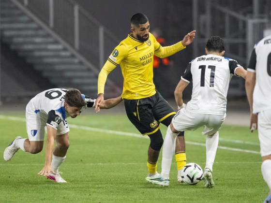 HELSINGBORG 2026-10-15 Mjällby AIF s Abdullah Iqbal between Inter Club d Escaldes Pablo Molina Serafin and Domi Berlanga in the UEFA Conference League match between Mjällby AIF and Inter Club d Escaldes at Olympia in Helsingborg on Thursday, October 15, 2026. HELSINGBORG SWEDEN x50090x