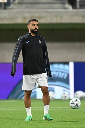 KuPS Kuopio v Trabzonspor - UEFA Conference League TAMPERE, FINLAND - OCTOBER 15: Trabzonspor player Mohamed Salah, wearing jersey No. 10, takes part in pre-match warm-up exercises ahead of the UEFA Conference League Week 1 match between KuPS Kuopio and Trabzonspor at Tammelan Stadium, on October 15, 2026 in Tampere, Finland. Hasan Tascan Anadolu Tampere Finland. Editorial use only. Please get in touch for any other usage.  Copyright: x2026xAnadoluxHasanxTascanx