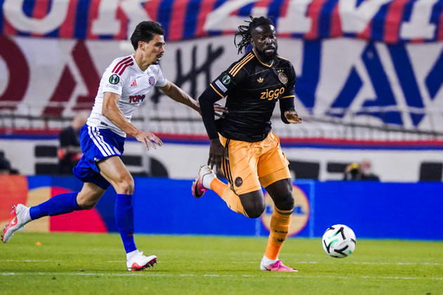 Fussball: Kroatien: UEFA Conference League 2026 2027 - 1. Runde, 15.10.2026 - HNK Hajduk Split vs. AFC Ajax Amsterdam - Stadion Poljud (Split, Kroatien); Dennis Hadzikadunic (Hajduk Split), Toluwalase Arokodare (AFC Ajax) Copyright: xLUKAxKOLANOVICx