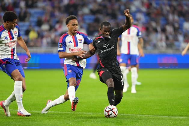 Tyrick Mitchell of Crystal Palace takes on Noah Nartey of Lyon Lyon v Crystal Palace, UEFA Europa League, Football, Groupama Stadium, Lyon, France - 15 Oct 2026Lyon Groupama Stadium France  Copyright: xDavexWinter Shutterstockx 17218159af