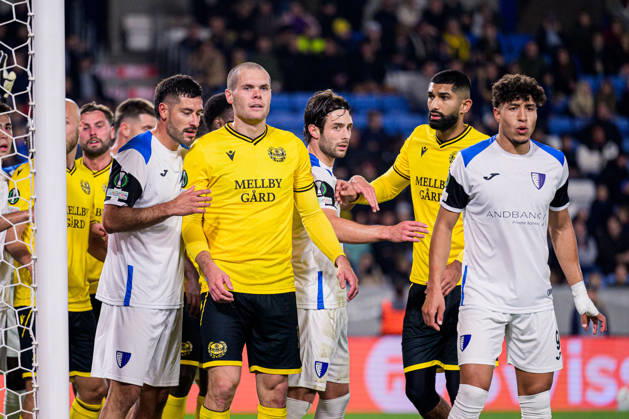 261015 Alexis Sánchez of Inter Club d Escaldes and Jacob Bergström of Mjällby during the UEFA Conference League football match between Mjällby and Inter Club d Escaldes on October 15, 2026 in Helsingborg. Photo: Christoffer Borg Mattisson BILDBYRÅN COP 261 CB0562 fotboll football soccer fotball uefa conference league conference league mjällby in bbeng fotboll football soccer fotball uefa conference league conference league mjällby in bbeng Copyright: CHRISTOFFERxBORGxMATTISSON BB261015CB044