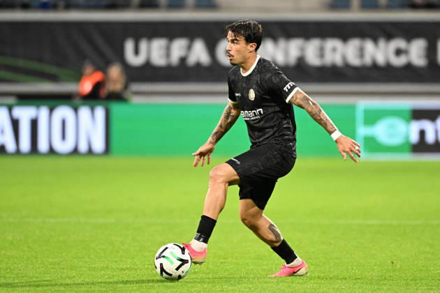 261015 AA Gent vs Aarhus Tiago Araujo of KAA Gent is pictured in action with the ball during Matchday 2 in the 2026-2027 Uefa Conference League season - league phase between AA Gent and AGF Aarhus on October 15 , 2026 in Gent, Belgium. (Photo by Maarten Straetemans Isosport) Gent Belgium  Copyright: xMaartenxStraetemansx GENT-AARHUS_20261015_013