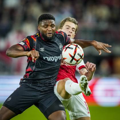 ALKMAAR , 15-10-2026, AFAS Stadion , season 2026 2027 , UEFA Europa League League phase , match between AZ and Hapoel Beer-Sheva , Picture shows Hapoel Beer-Sheva player Lucas Ventura and AZ player Valdemar Andreasen AZ - Hapoel Beer-Sheva  x208448348x Copyright: